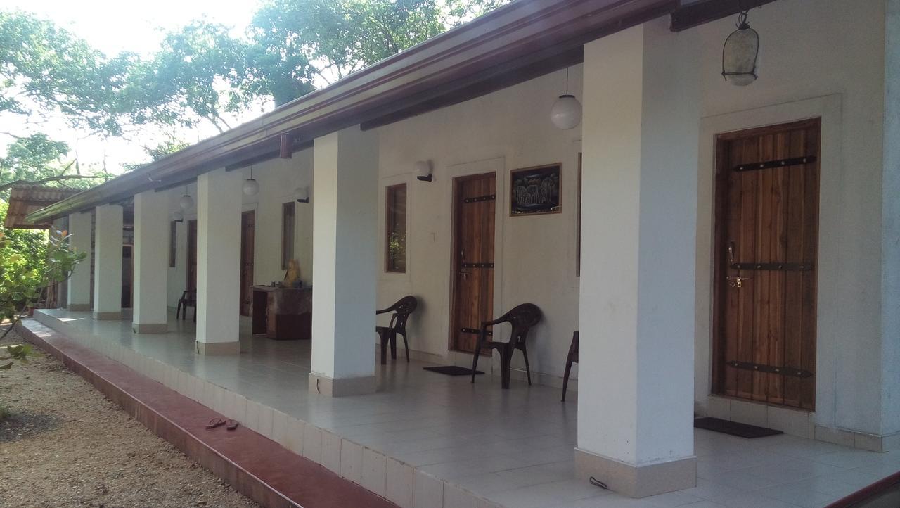 Amadi Rest Hotel Kataragama Luaran gambar