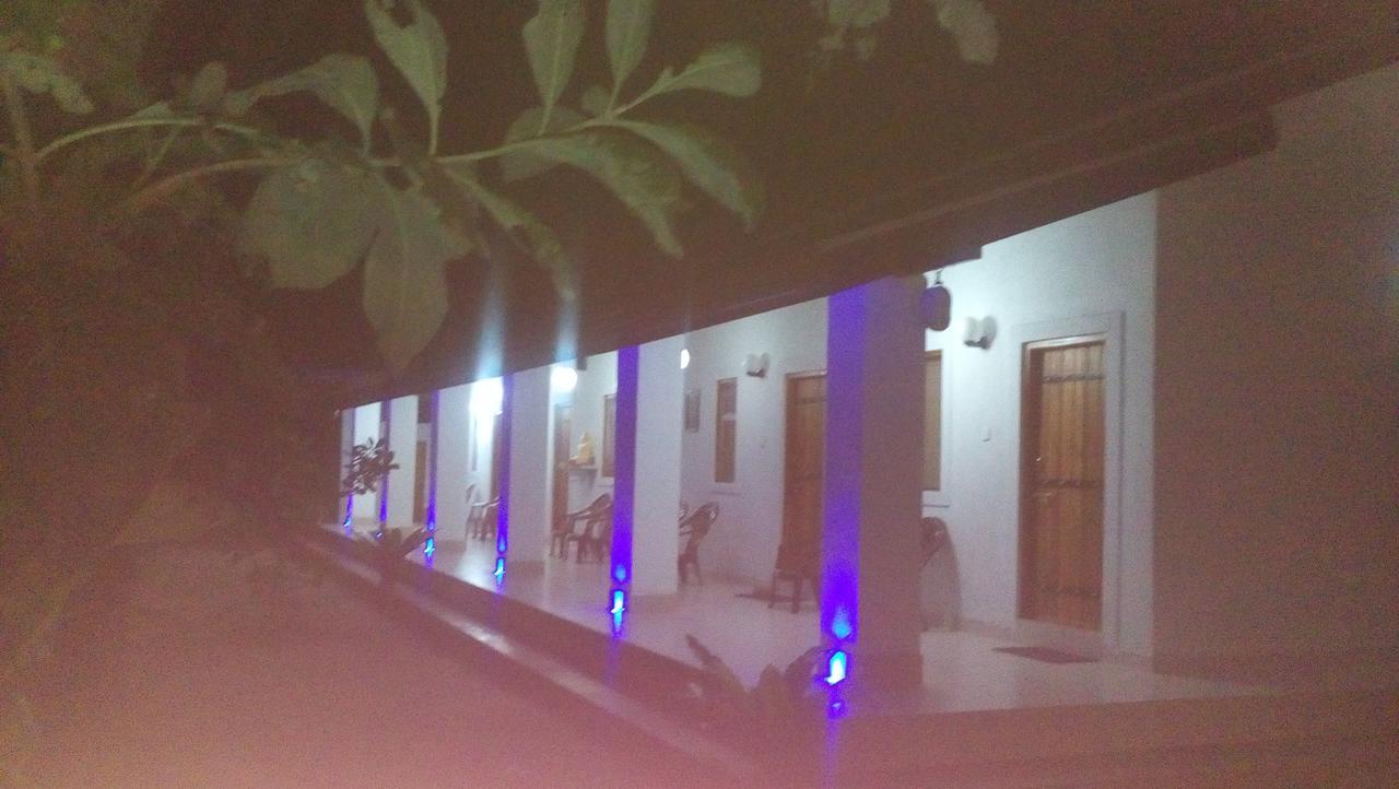 Amadi Rest Hotel Kataragama Luaran gambar