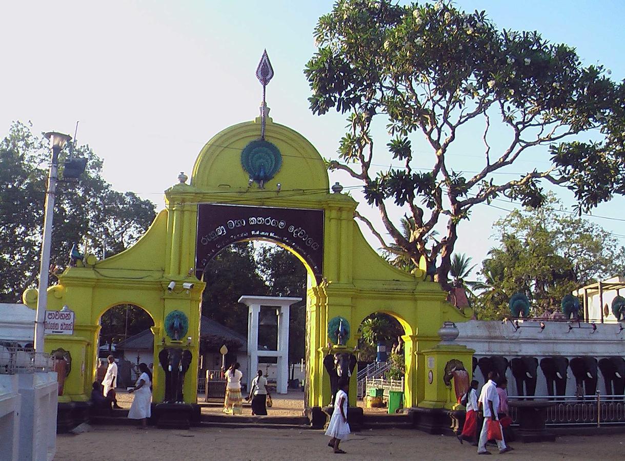 Amadi Rest Hotel Kataragama Luaran gambar