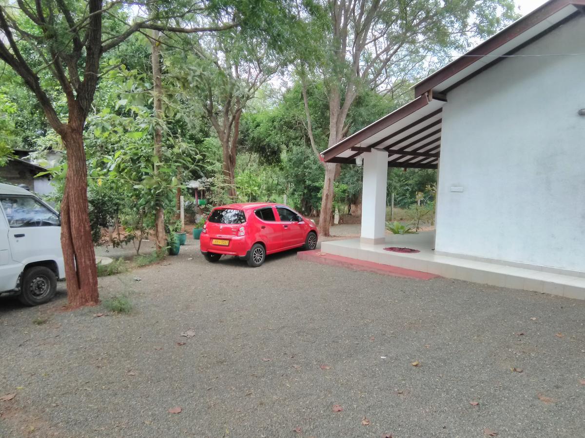 Amadi Rest Hotel Kataragama Luaran gambar