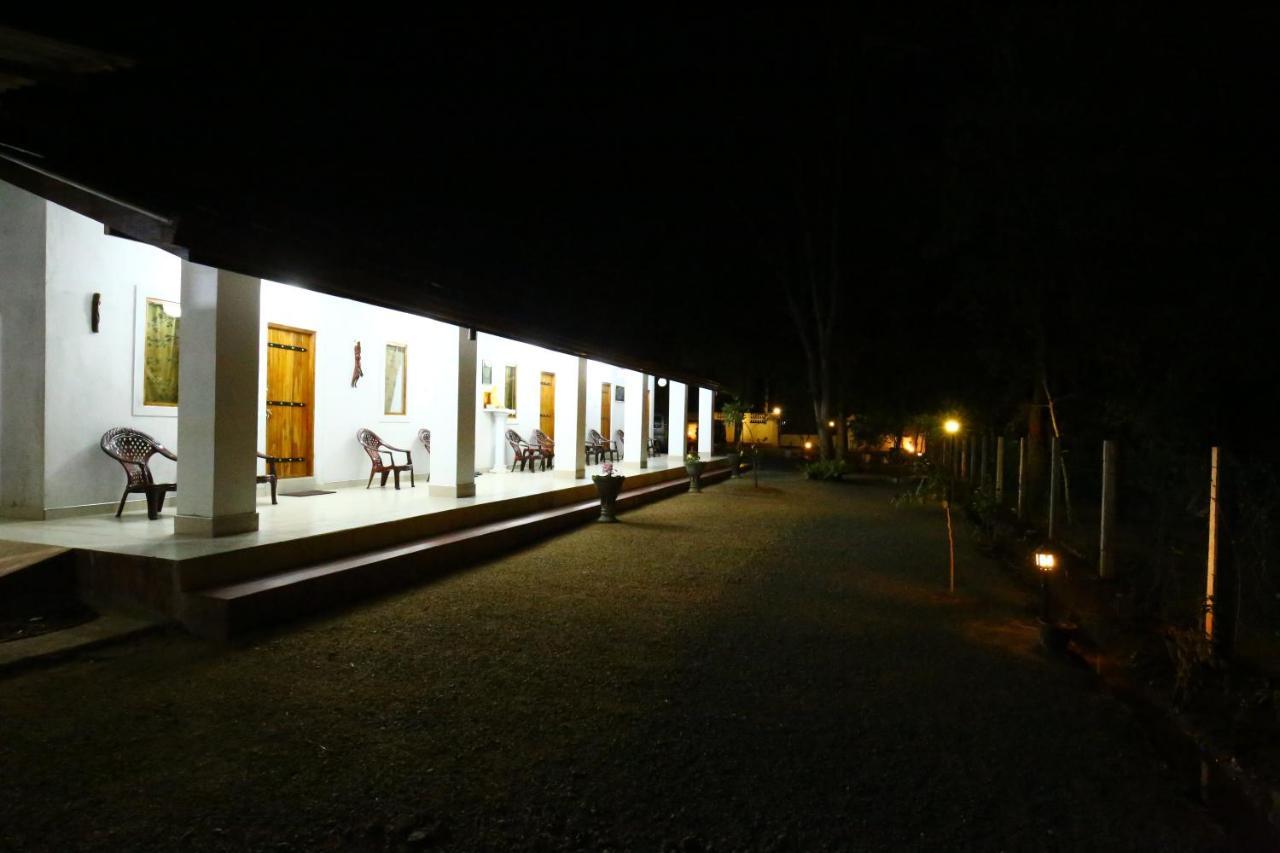 Amadi Rest Hotel Kataragama Luaran gambar